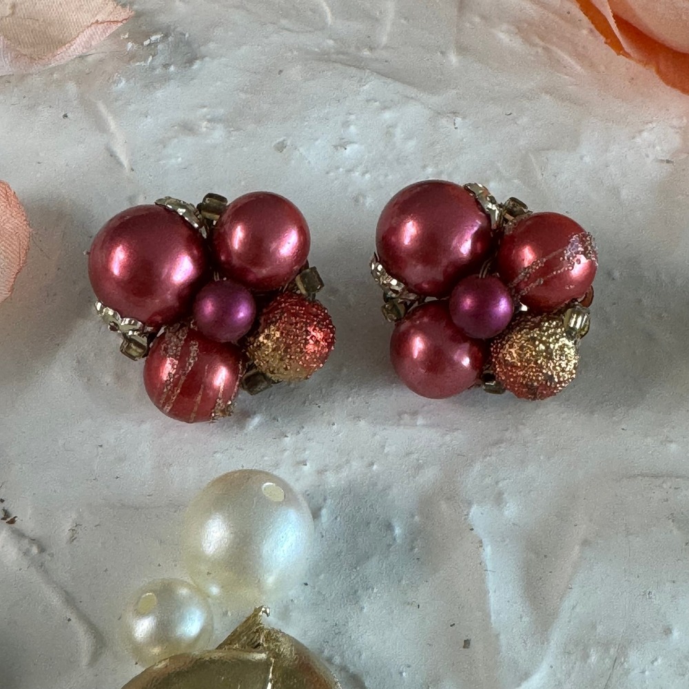 Vintage Cluster Earrings Dangle Pearls Rhinestones‎ Red Pink Gold Tone Clip On